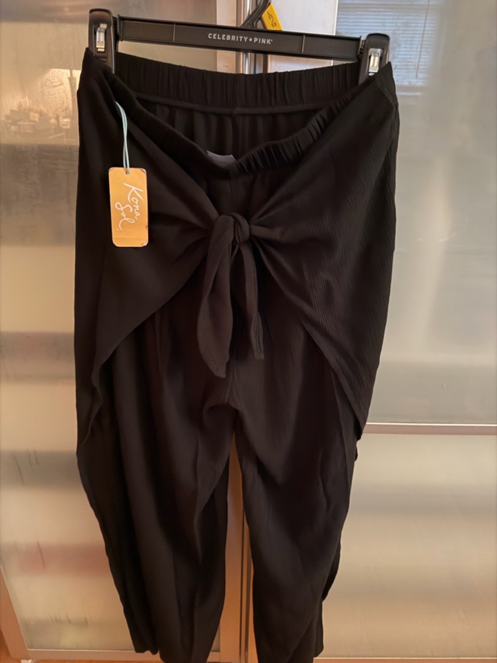 Kona Sol Black Tie-Front flowing lightweight pull on pants with slits.Size M